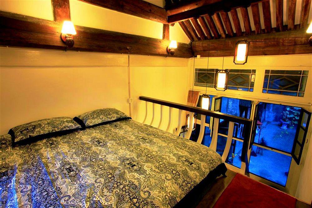Hill Lily Courtyard Hotel Beijing Exterior photo